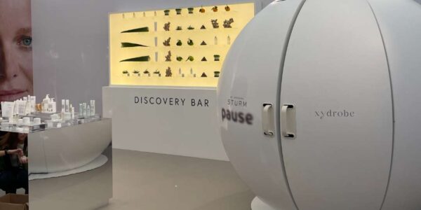 Sleek-Immersive-VR-Pod