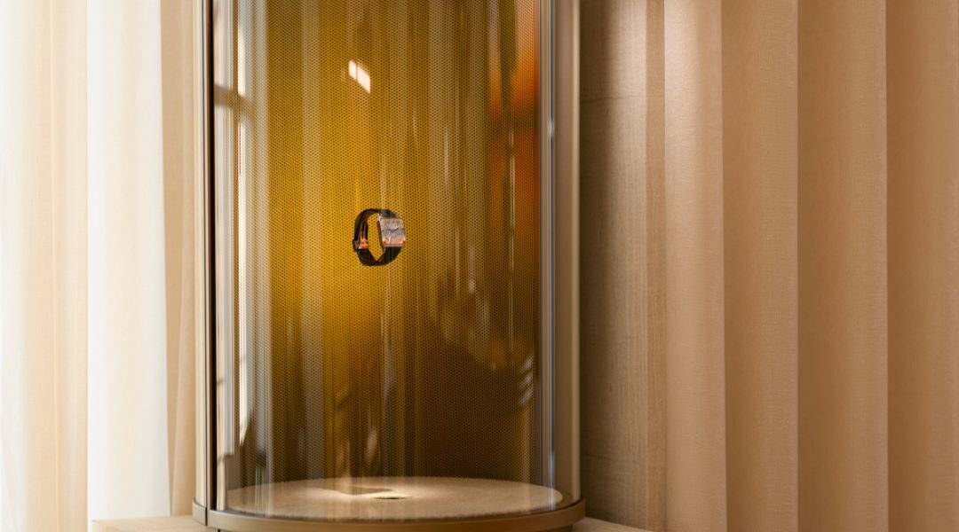 Levitating-Watch-Display