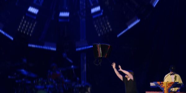 Bespoke levitating show with incredible objects looking like they are floating, great for brand launches.