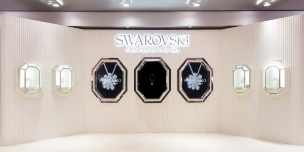 Swarzski-Diamond-Levitation-Display