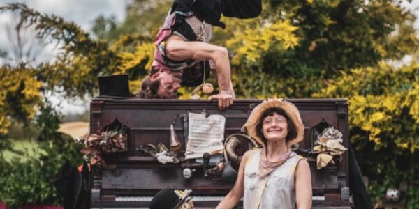 Christmas-Market-Performers-Victorian-Musical-Clown-Duo-