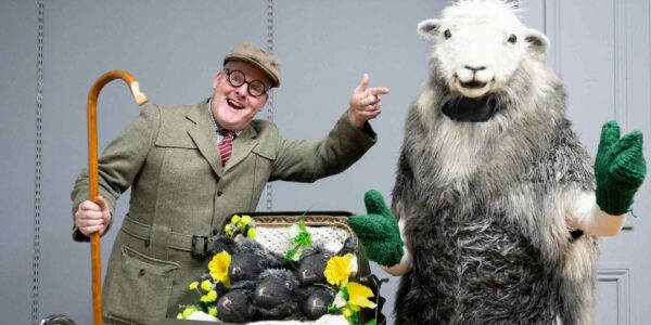 Sheep-and-Farmer-Walkabout-Act-Community-Events