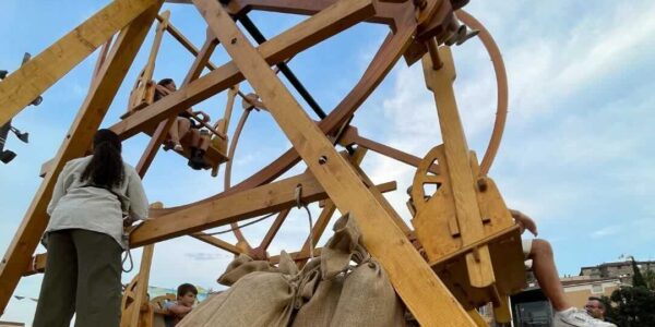 Wooden-Ferris-Wheel-For-Hire