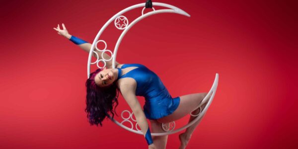 Aerial-Moon-Acrobat-Gala-Dinners