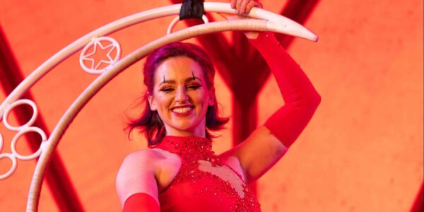 Aerial-Moon-Acrobat-Luxury-Event