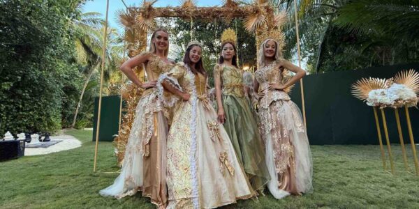 Luxury-Venetian-Walkabout-Act-Enchanted-Garden