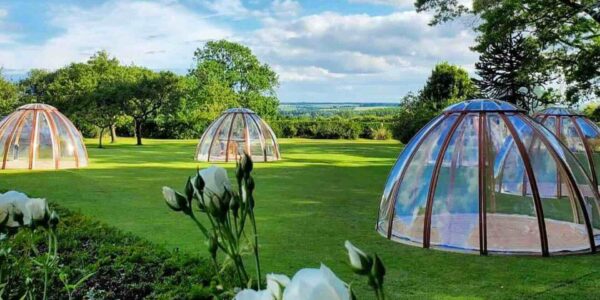 Outdoor-Dining-Igloos-Luxury-Summer-Party-Events