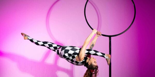 Multi-Hoop-Performer-Exhibition