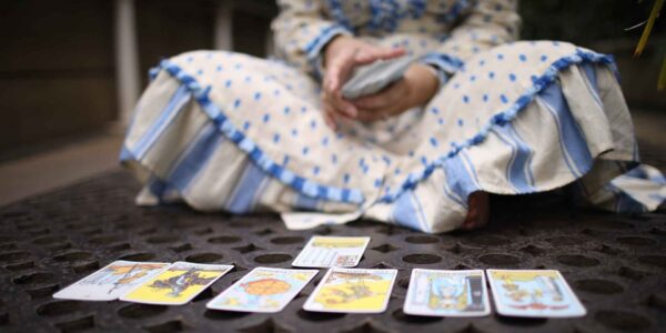 Corporate-Tarot-Card-Reader-Gala-Dinners