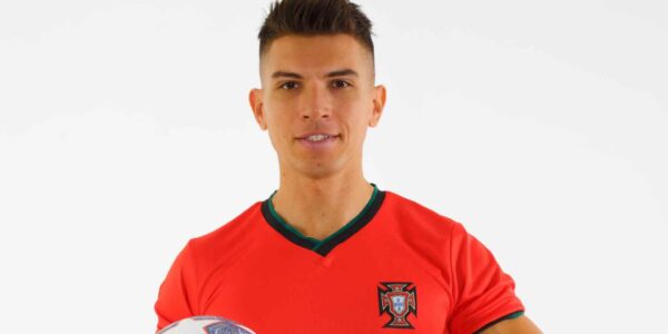 Cristiano-Ronaldo-Lookalike-Football