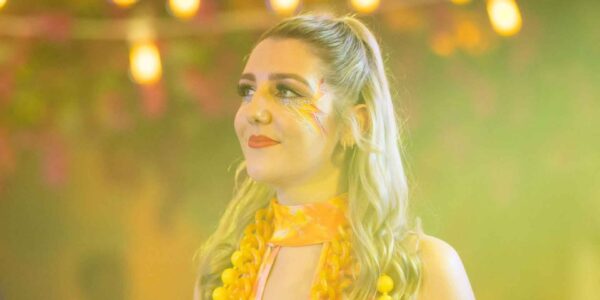 Sun-Soaked-Movie-Themed-Stage-Show-Conferences