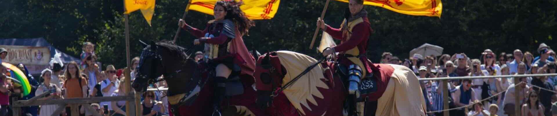 Equestrienne-Stunt-Show.jpg Equestrienne-Stunt-Show.jpg