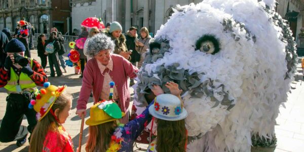 Giant-Walkabout-Dog-Festivals
