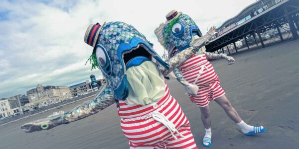 Reverse-Mermaid-Walkabout-Act-Seaside-Entertainment