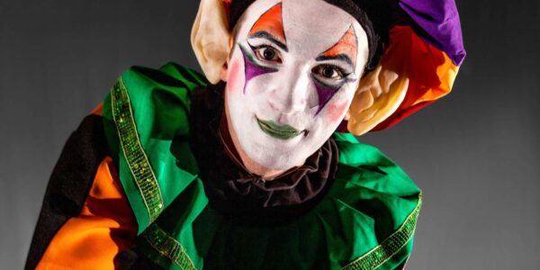 Circus-Jester-Stilt-Walkers-Family-Fun-Days