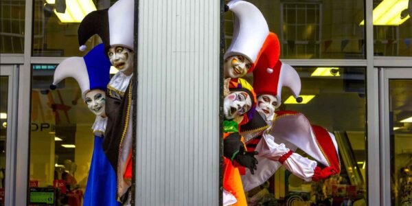 Circus-Jester-Stilt-Walkers-Public-Events