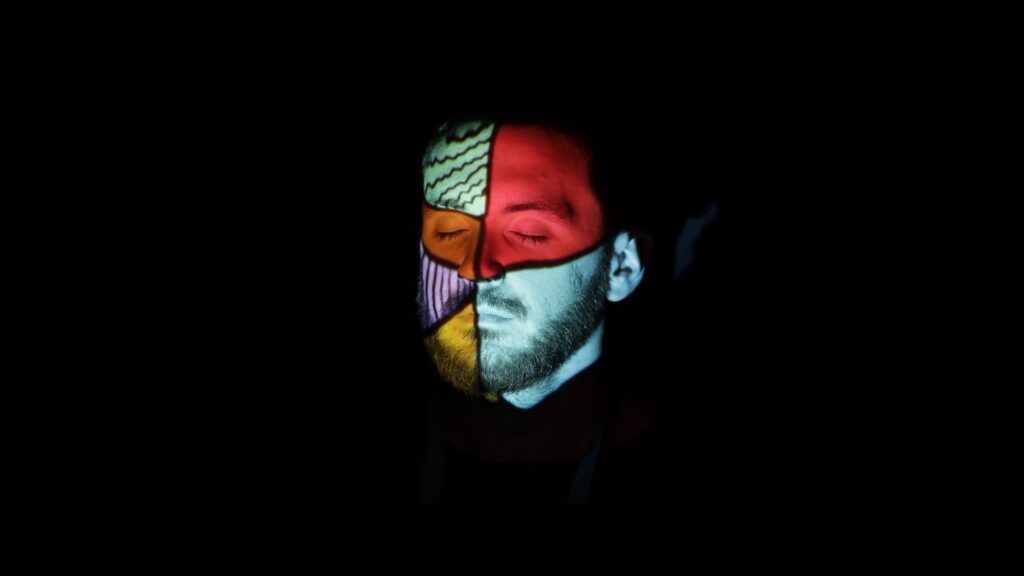 Live face projection mapping.