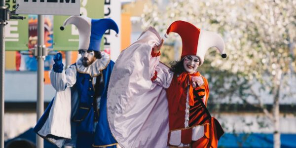 Circus-Jester-Stilt-Walkers-Outdoor-Events