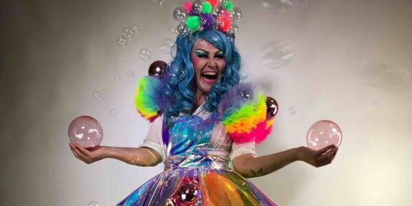 Colourful-Bubble-Performer-Public-Events