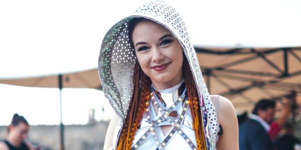 Sci-Fi-LED-Roaming-Hostesses-Festivals
