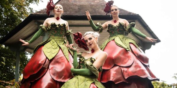 Stilt-Walking-Roses-Family-Fun-Days
