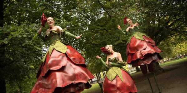 Stilt-Walking-Roses-Outdoor-Events