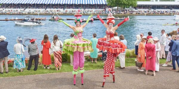 Cupcake-Stilt-Walkers-Community-Events