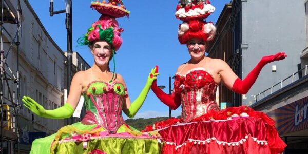 Cupcake-Stilt-Walkers-Family-Fun-Days