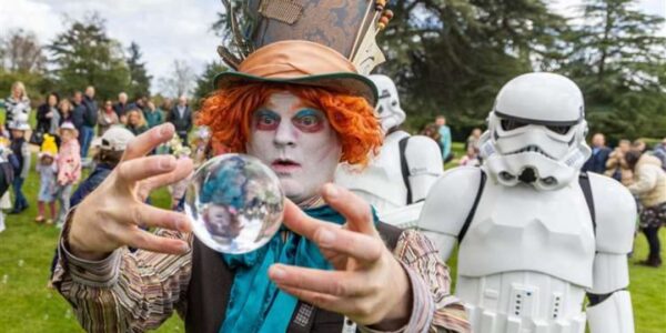 Mad-Hatter-Bubble-Juggler-Family-Fun-Day
