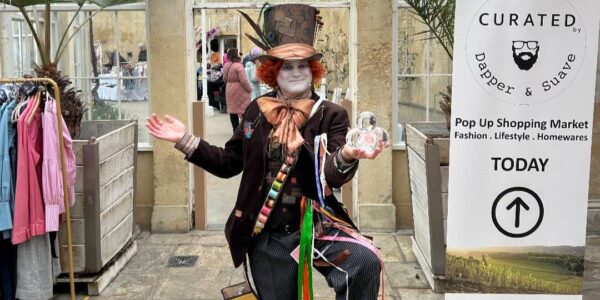 Mad-Hatter-Bubble-Juggler-Roaming-Entertainment