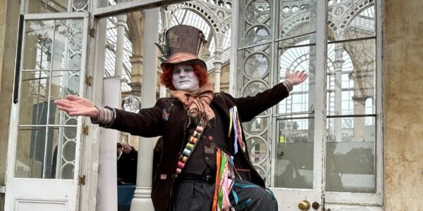 Mad-Hatter-Bubble-Juggler-Themed-Events