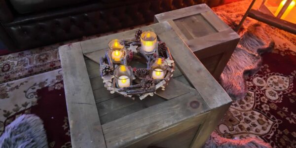 Ski-Lodge-Theme-Events-Props-and-Decorations
