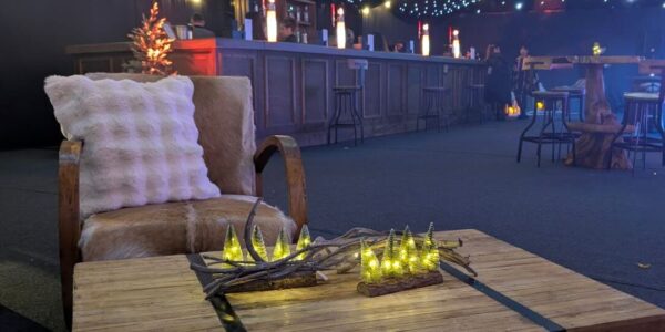 Ski-Lodge-Theme-Events-Table-Decorations