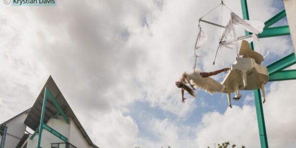 UEL-Wow-Factor-Bespoke-Show-Aerial-Pianist