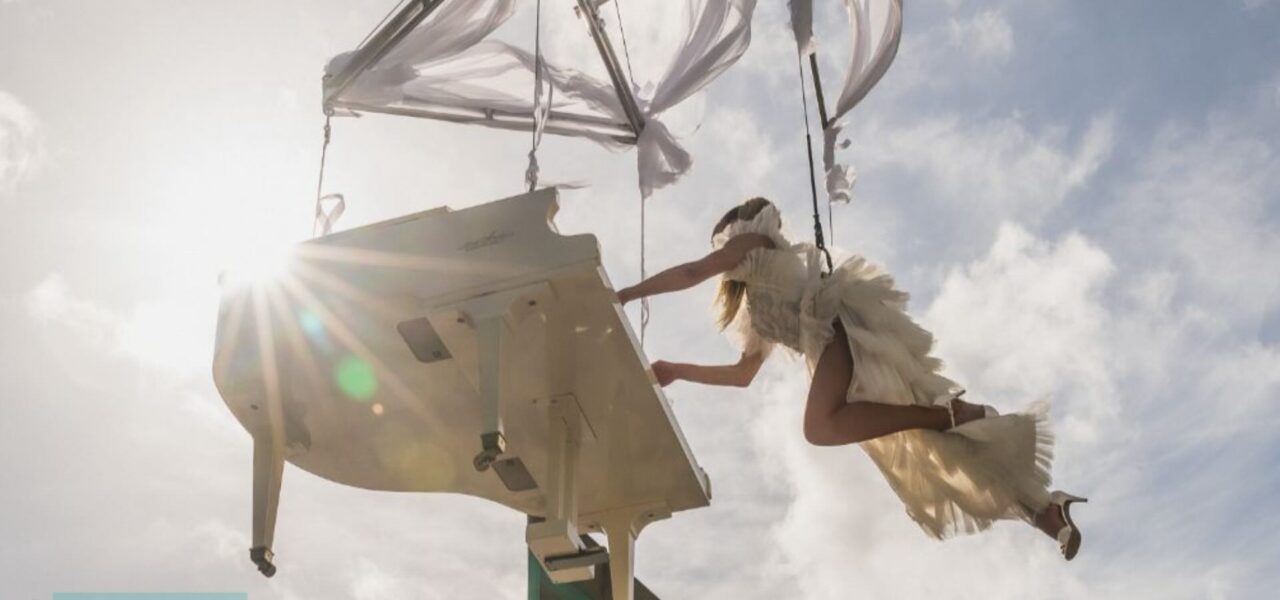 UEL-Wow-Factor-Bespoke-Show-Aerialist
