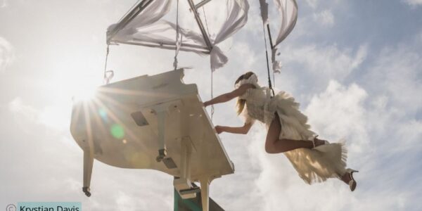 UEL-Wow-Factor-Bespoke-Show-Aerialist
