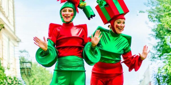 Unique-Christmas-Stilt-Walker-Hire