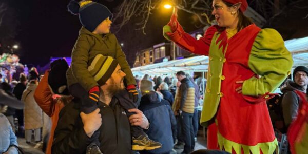Comedy-Stilt-Walking-Elves-Christmas-Events