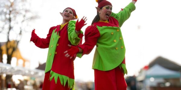 Comedy-Stilt-Walking-Elves-Public-Events