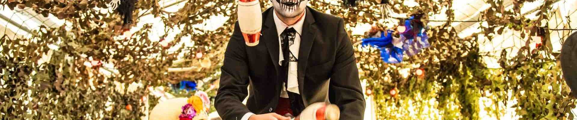 Dia-de-los-Mueros-Juggler-Stilt-Walker