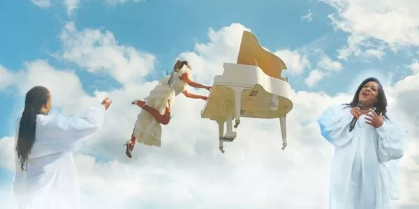 Immersive-Choir-And-Piano-Aerial-Bespoke-Show