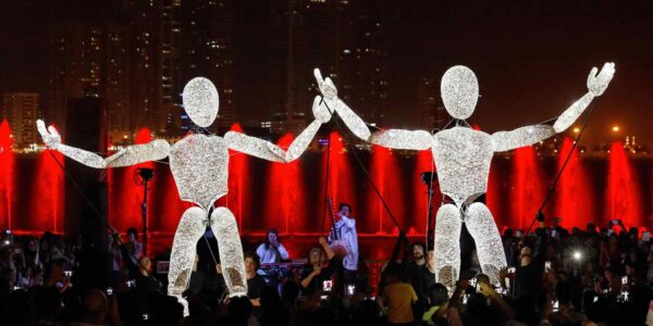 Giant-Light-Puppets-For-Hire