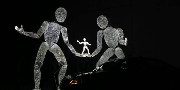 Giant-Puppet-Hire-Performance