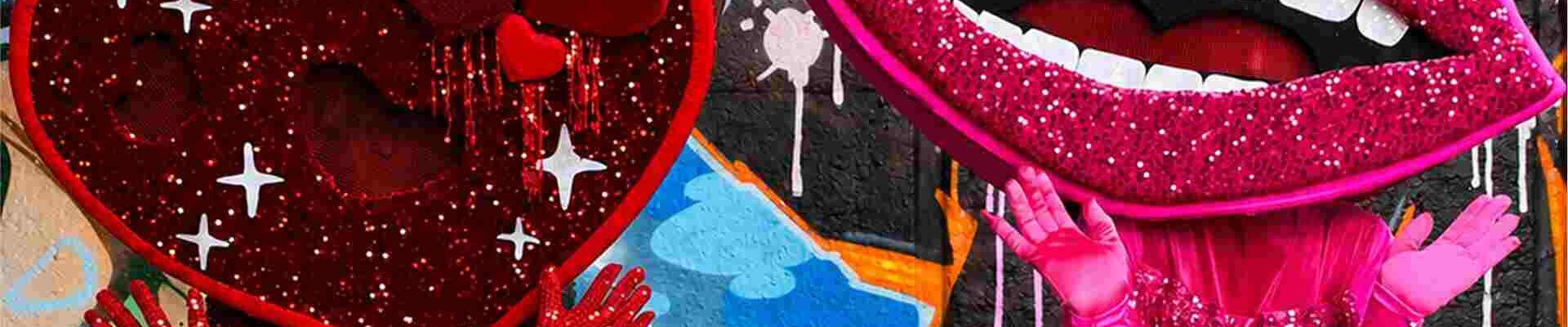 Heart-Walkabout-Character-Close-Up-Glitter-Detail