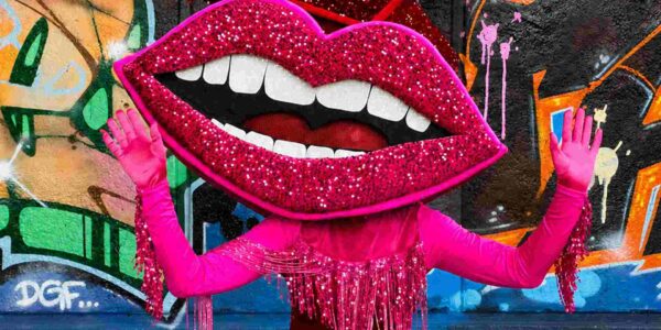 Lips-Walkabout-Character-Close-Up-Smiling