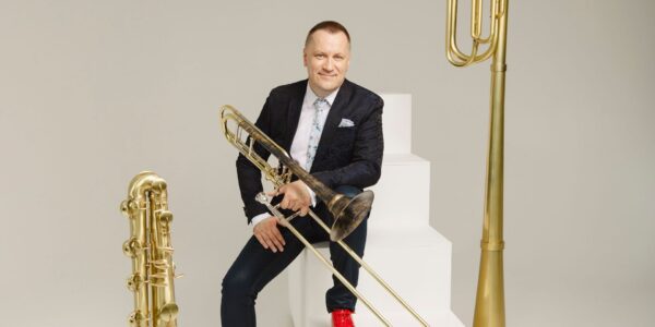 Oversized-Trumpet-Act-Largest-Trumpet-In-The-World