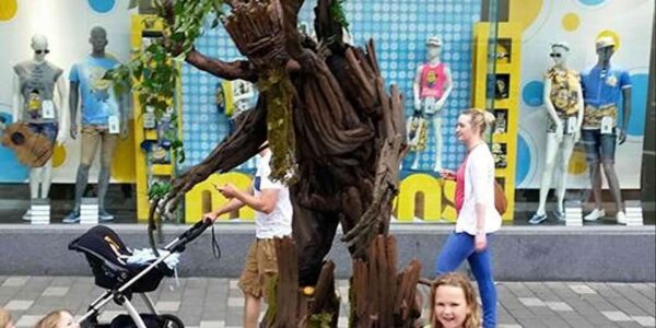 Stilt-Walking-Tree-Public-Events