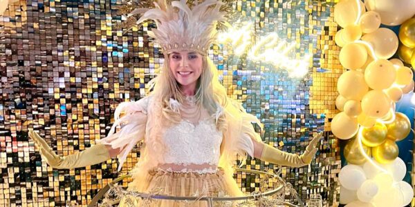 Gatsby-Themed-Champagne-Dress-Entertainer