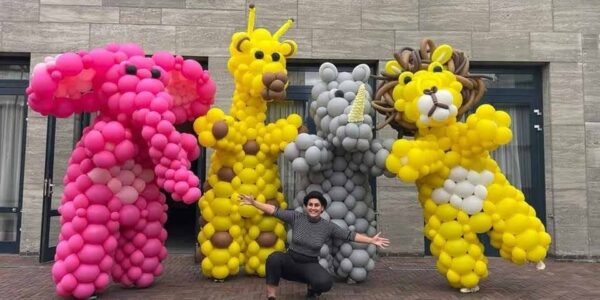 Giant-Balloon-Animals-Walkabout-Entertainment