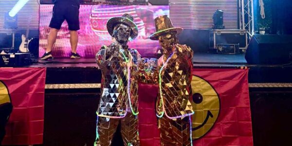 LED-Mirror-Men-On-Festival-Stage